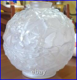 Ancien Vase Boule Verre Pressé Moulé Dépoli Joliment Décoré Art Déco Art Nouveau