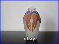 Ancien vase Art Deco signé Peynaud. Verre émaillé. Pate de verre
