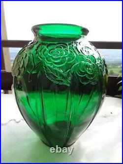 Ancien vase art déco en verre pressé moulé dans le style d'andré hunebelle