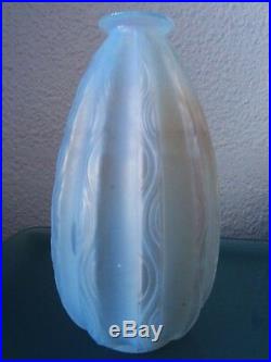 Ancien vase en verre opalescent signé sabino paris france art déco art nouveau
