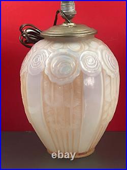 André HUNEBELLE (1896-1985), vase en verre pressé moulé monté en lampe ART-DECO