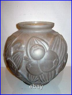 Art Déco vase boule en verre pressé/moule signé'STELLA' vers 1925