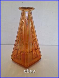 Art déco Grand flacon en verre moulé orange irisé H. 27 cm ca 1930