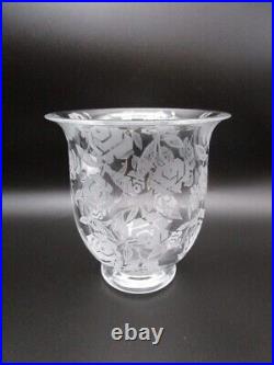 BACCARAT vase en cristal à décor de roses, modèle Fontenay art-déco