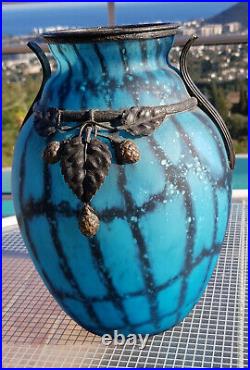 Beau Vase ART Nouveau ou ART DECO avec décor métal style DAUM Majorelle
