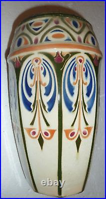 Beau vase art déco en faïence de Saint Clément décor de fleurs stylisées