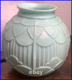 Beau vase boule en opaline verte art déco 1930's à décor floral