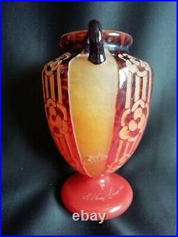 Charder/Le Verre Français Vase en verre dégradé et gravé à l'acide Art déco