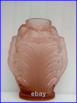 Edmond ETLING Ancien Vase au deux Femmes nues Art Déco verre rose pressé moulé
