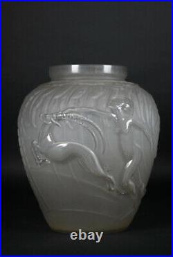 Etling Vase Blanc Mat Africaniste En Verre Moule Presse Art Deco 1930
