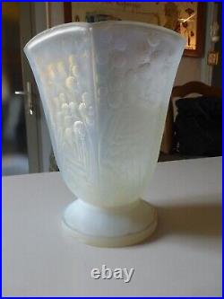 Grand Vase verre opalescent Edmond ETLING modèle Mimosa art déco