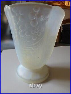 Grand Vase verre opalescent Edmond ETLING modèle Mimosa art déco