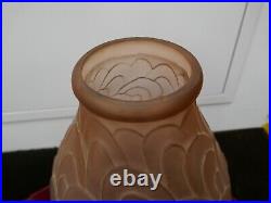 Important vase art déco Sars-Poterie(Nord)aux ecailles, rose H 30cm, D sup 10 cm