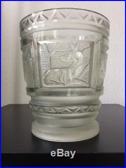 Important vase verre moulé dépoli décor mammifères signé Marcel Model Art Déco