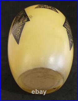 LEGRAS, Vase jaune à décor art déco, H 20 cm