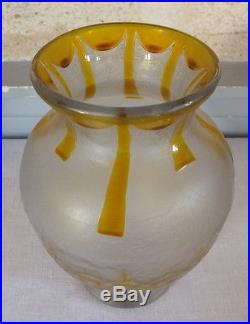 Legras vase art déco émaillé jaune fond givré signé