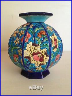Longwy. Vase boule octogonal époque Art Déco décor floral. Émaux Bleu