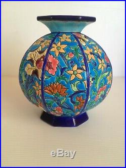 Longwy. Vase boule octogonal époque Art Déco décor floral. Émaux Bleu
