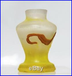 MULLER Lunéville Rare Vase Miniature PAPILLONS Pâte de Verre Gravé 5.4cm gallé