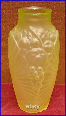 Magnifique ancien grand vase verre vert uranium très bon état art deco muller