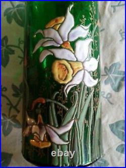 Magnifique vase vert émaillé de narcisses et orné de filigranes dorés Legras