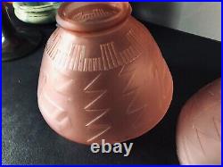 Paire de Vase en verre coloré dépoli moulé à décor cygne géométrique Art Déco