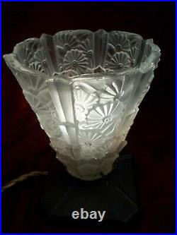 Paire de lampe art deco tulipe en verre a sculpture florale style lalique vase