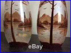 Paire de vases verre moulé teinté émaillé à décor lacustre signée Oris Art Déco