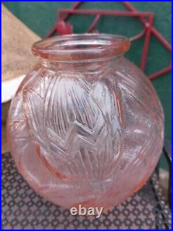 Pierre d'Avesn Vase Art Déco en Verre Moulé Pressé décor aux Nénuphars