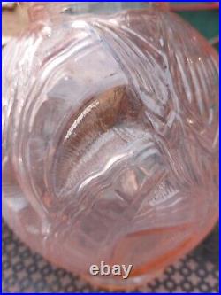 Pierre d'Avesn Vase Art Déco en Verre Moulé Pressé décor aux Nénuphars