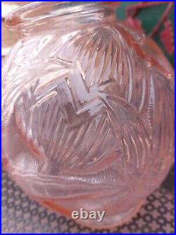 Pierre d'Avesn Vase Art Déco en Verre Moulé Pressé décor aux Nénuphars