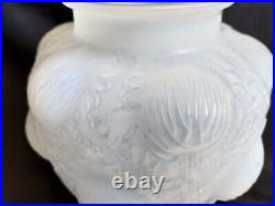 R Lalique / Vase en verre moulé opalescent / Modèle Domrémy/Chardons / Art Déco