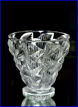 René Lalique. Vase Art déco en verre moulé-pressé, modèle Moissac. Vers 1930
