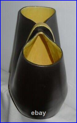 Revernay vers 1950Grand vase biomorphique émail noir et jaune