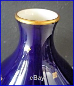 SEVRES Manufacture nationale Vase porcelaine époque art deco bleu Sevres, signé