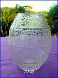 Superbe Vase En Cristal De Baccarat Grave De Roses Periode Art Deco Signe