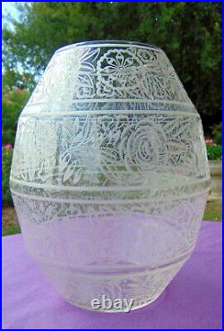 Superbe Vase En Cristal De Baccarat Grave De Roses Periode Art Deco Signe