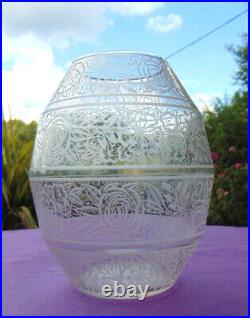 Superbe Vase En Cristal De Baccarat Grave De Roses Periode Art Deco Signe