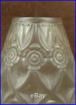 Superbe Vase Epoque Art Deco En Verre Moule Presse Signe Etaleune