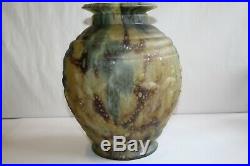Superbe et grand vase en verre pressé moulé Art déco, gladiateurs, H 32 cm
