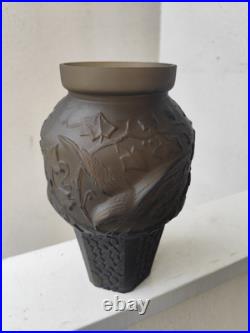 Superbe vase art déco verre fumé pressé moulé oiseau 30cm Goût Avesn