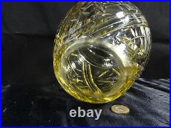 Superbe vase en cristal teinte jaune signé DAUM / NANCY FRANCE art déco