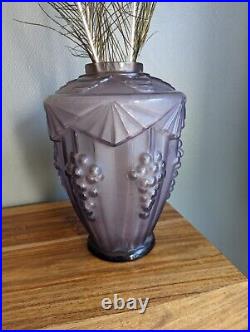Très beau vase art déco mauve décors de grappes de raisins