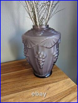 Très beau vase art déco mauve décors de grappes de raisins
