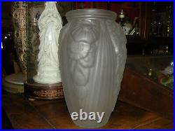 Très jolie et grand Vase époque Art Déco Translucide pressé moulé