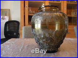 Très rare vase Verlys Art Deco circa 1930. Grand vase aux Ecureuils