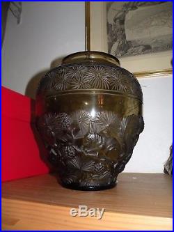 Très rare vase Verlys Art Deco circa 1930. Grand vase aux Ecureuils