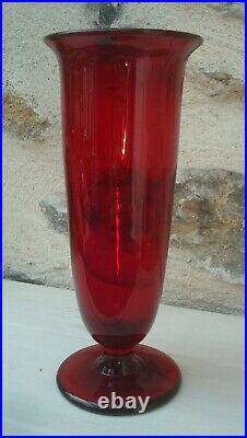 V50 TB Vase Ogive Verre Rouge Soufflé H=23.8cm Art Deco Fait Main