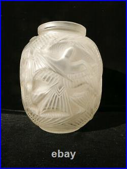 Vase ART DECO D'AVESN modèle Hirondelles blanc non signé