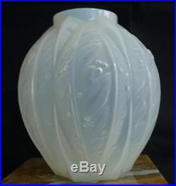Vase Art Déco Opalescent Signé Verlys